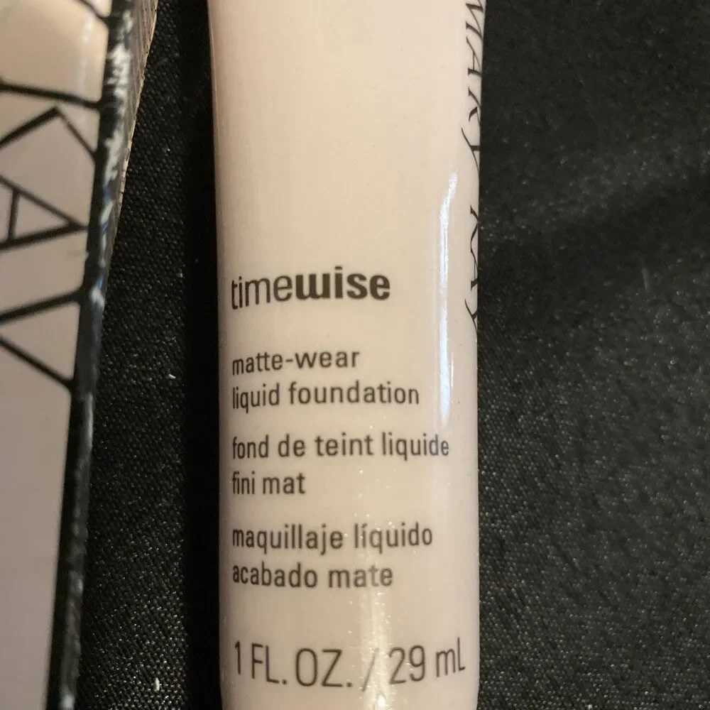 Mary Kay Timewise Matte Wear Liquid Foundation Beige 1
